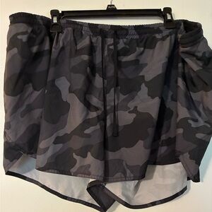Old Navy Black and Gray Camouflage Women's Athletic Shorts